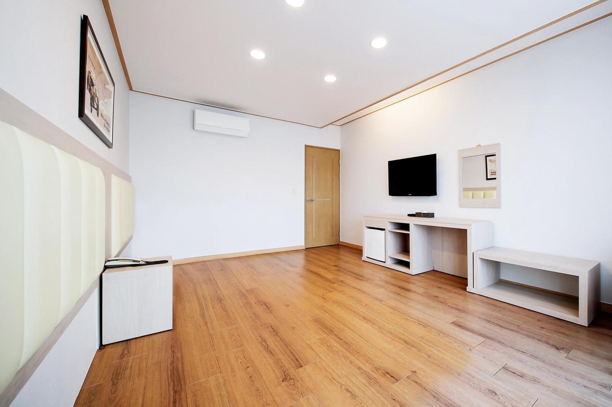 Shin Shin Hotel Jeju City Exterior photo
